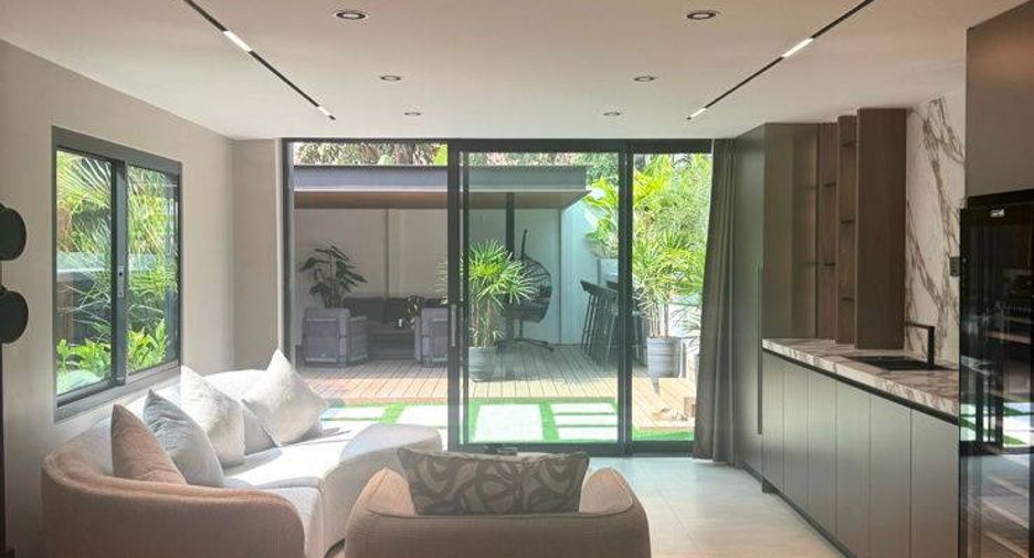 For sale 4 bedrooms villa in North Pattaya, Pattaya