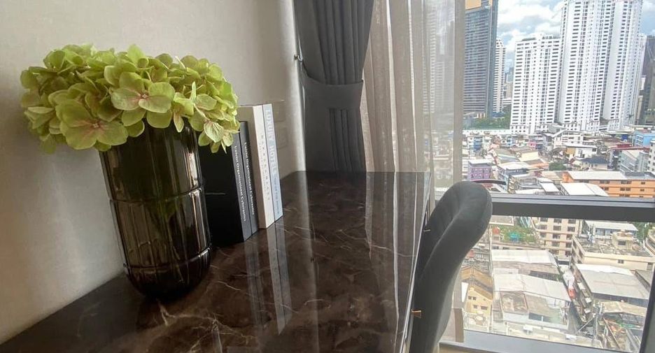 For sale 1 bed condo in Khlong Toei, Bangkok