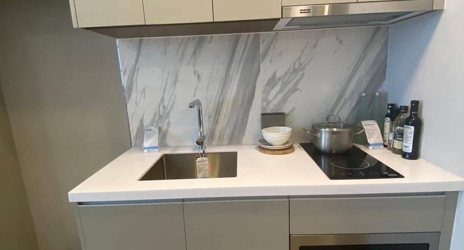 For sale 1 bed condo in Khlong Toei, Bangkok