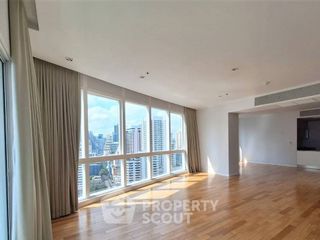 Продажа 3 спальни кондо в Кхлонг Тоеи, Бангкок