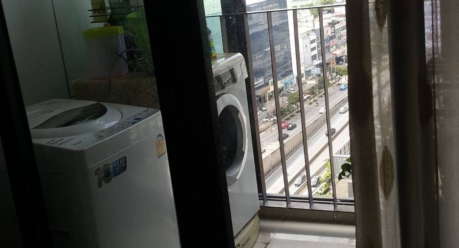 For sale 2 bedrooms condo in Huai Khwang, Bangkok