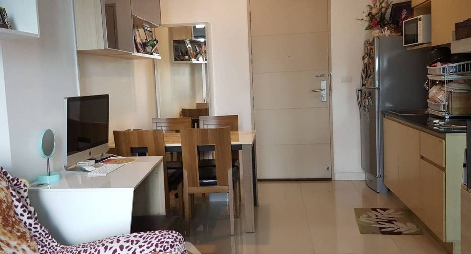 For sale 2 bedrooms condo in Huai Khwang, Bangkok