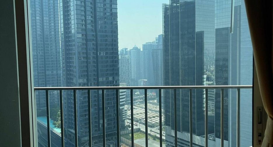For sale 2 bedrooms condo in Huai Khwang, Bangkok