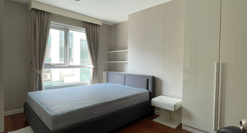 For sale 2 bedrooms condo in Huai Khwang, Bangkok
