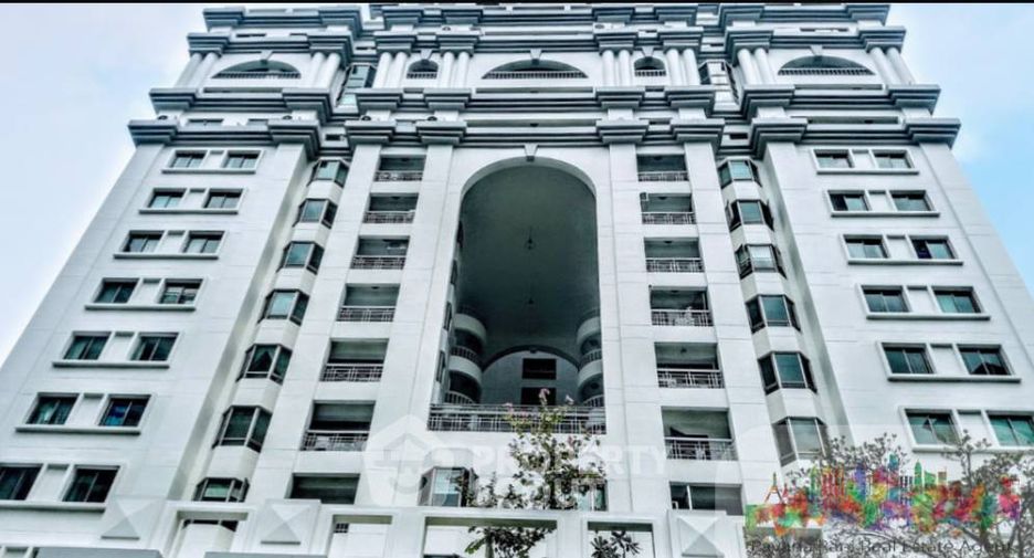 For sale 3 bedrooms condo in Watthana, Bangkok