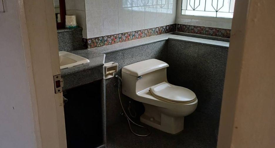 For sale 3 bedrooms house in Lat Krabang, Bangkok