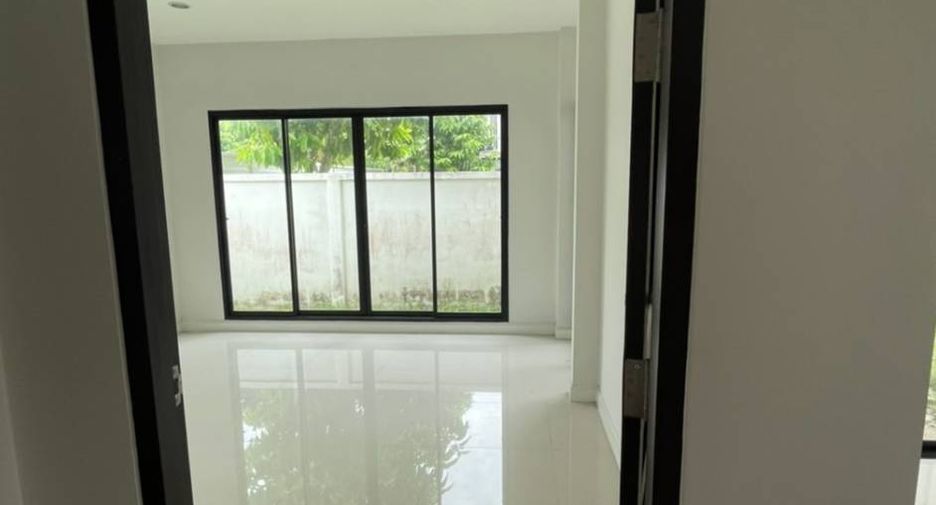 For sale 3 bedrooms house in Si Racha, Chonburi
