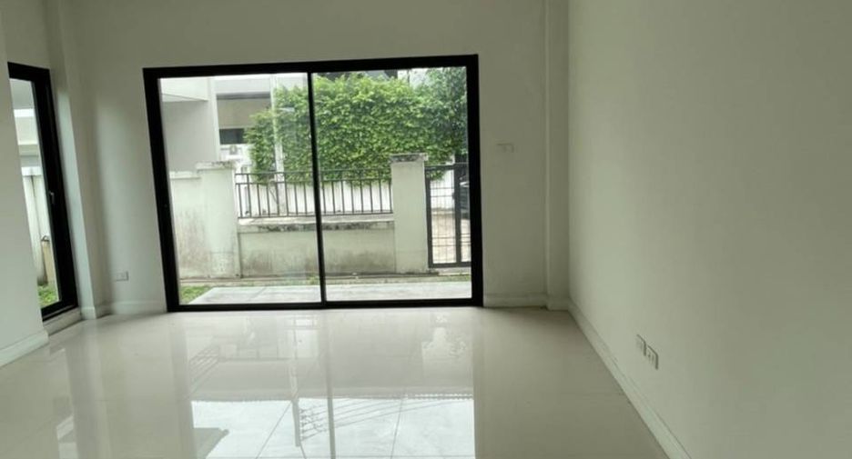 For sale 3 bedrooms house in Si Racha, Chonburi