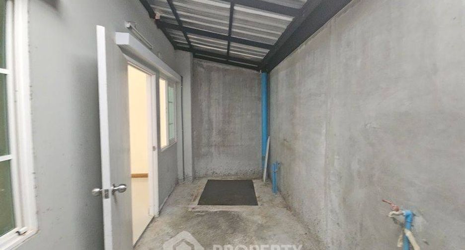 Casa adosada en venta de 3 habitaciones en Chom Thong, Bangkok