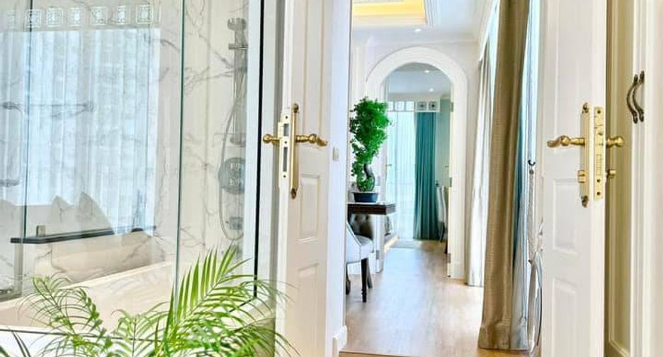 For sale 2 bedrooms condo in Khlong Toei, Bangkok