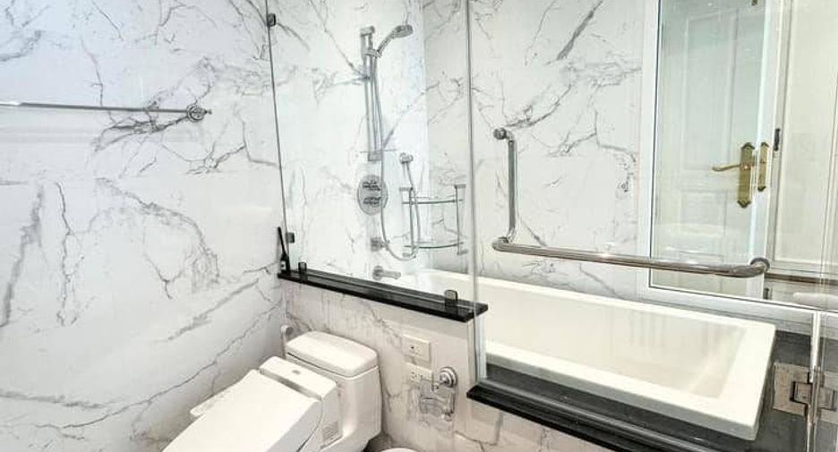 For sale 2 bedrooms condo in Khlong Toei, Bangkok