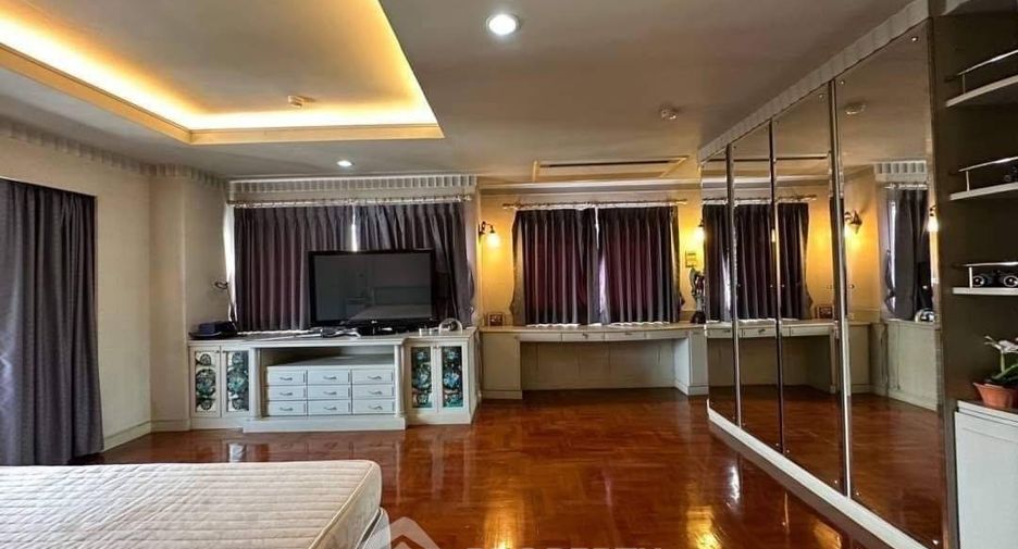 For sale 4 bedrooms condo in Lat Phrao, Bangkok