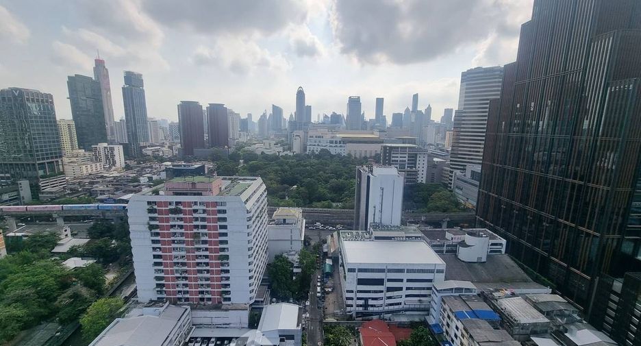 For sale 4 bedrooms condo in Lat Phrao, Bangkok