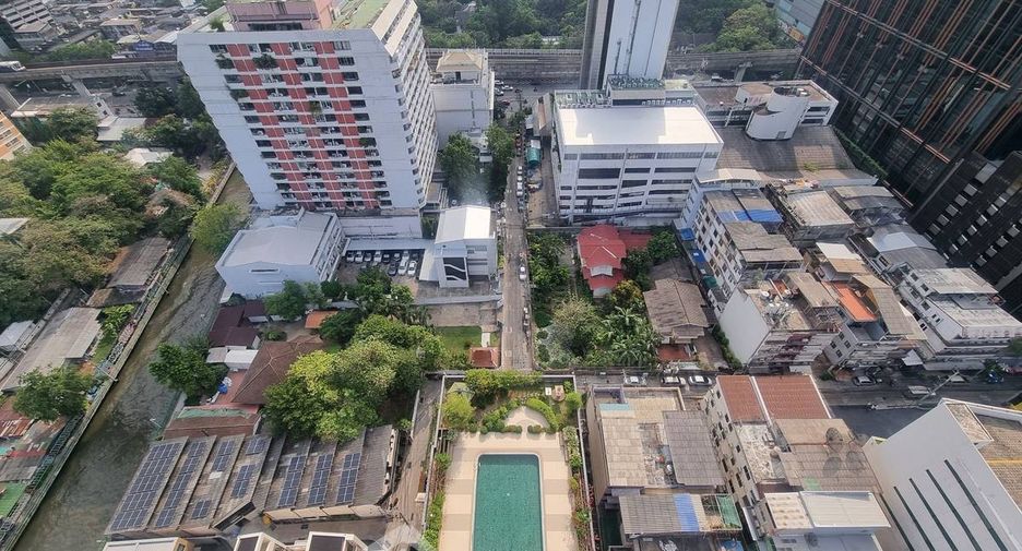 For sale 4 bedrooms condo in Lat Phrao, Bangkok