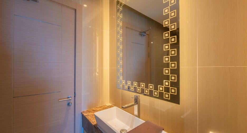 For rent 2 bedrooms condo in North Pattaya, Pattaya