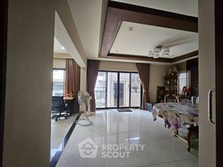 Haus zum Kauf mit 3 Zimmer in Si Racha, Chonburi