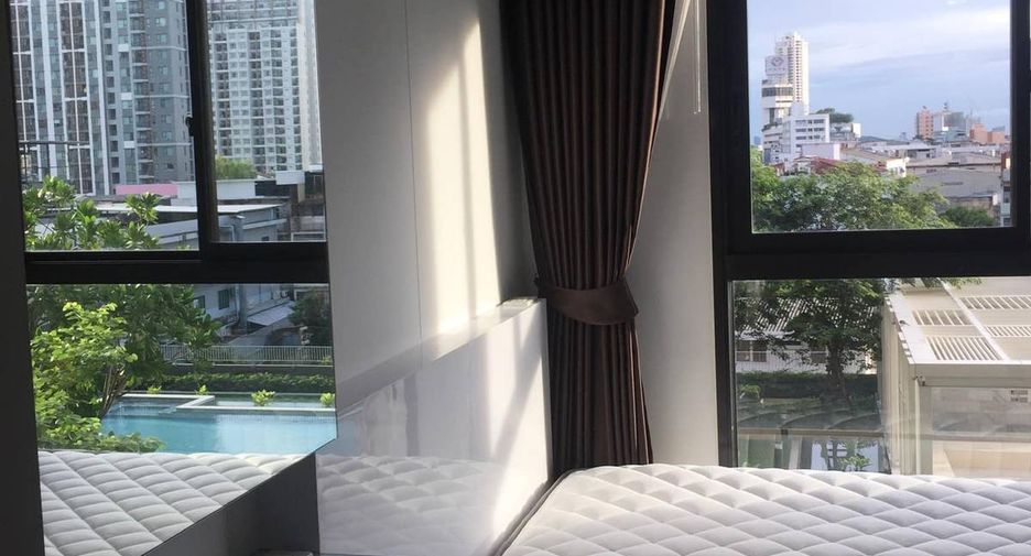 For sale 1 bed condo in Bang Phlat, Bangkok