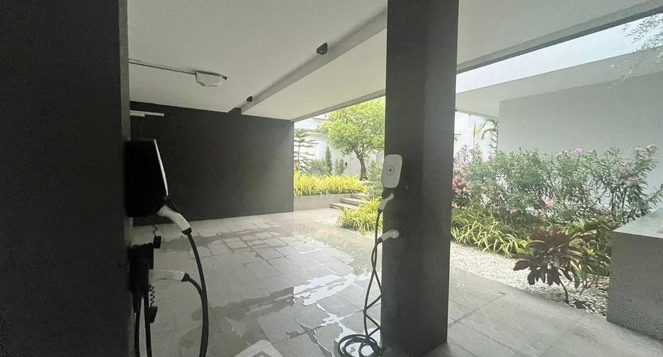 For rent and for sale 8 bedrooms villa in Jomtien, Pattaya