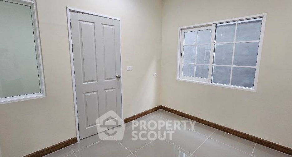 Casa adosada en venta de 3 habitaciones en Chom Thong, Bangkok