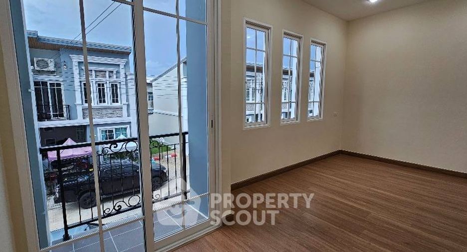 Casa adosada en venta de 4 habitaciones en Chom Thong, Bangkok