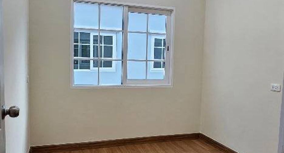 Casa adosada en venta de 4 habitaciones en Chom Thong, Bangkok