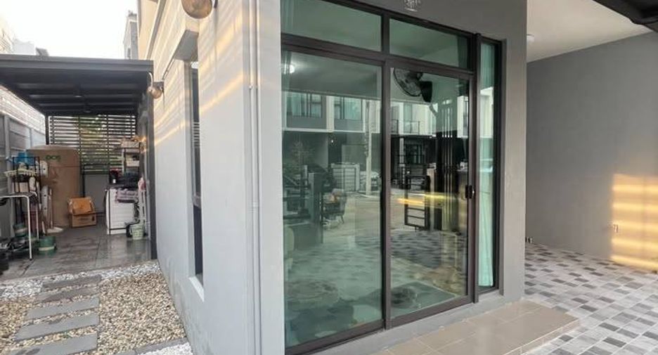Casa adosada en venta de 3 habitaciones en Sai Mai, Bangkok