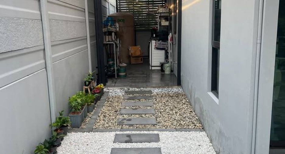Casa adosada en venta de 3 habitaciones en Sai Mai, Bangkok