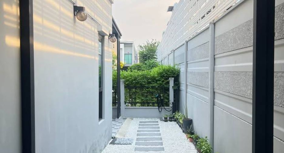 Casa adosada en venta de 3 habitaciones en Sai Mai, Bangkok