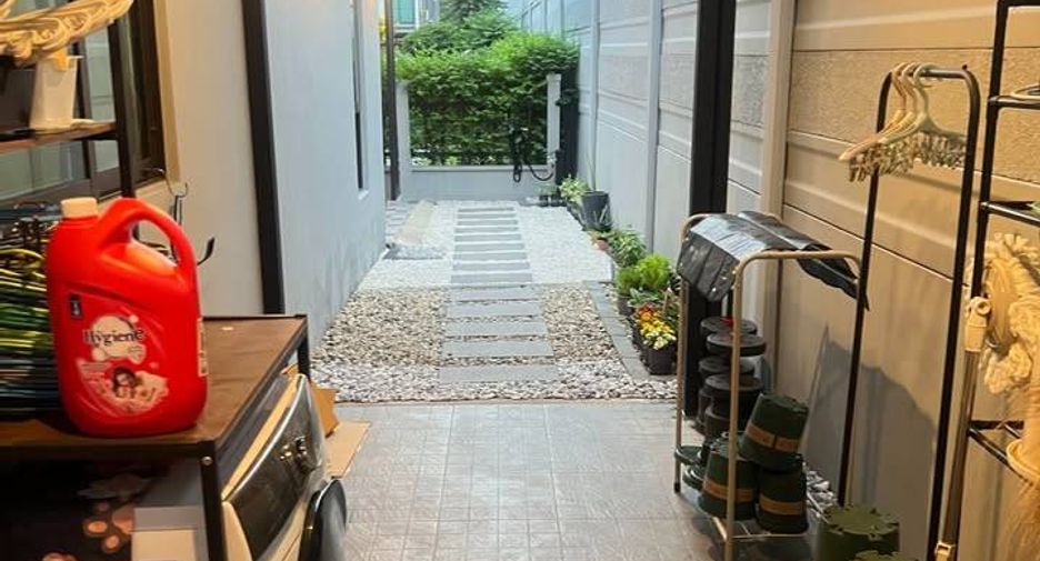 Casa adosada en venta de 3 habitaciones en Sai Mai, Bangkok
