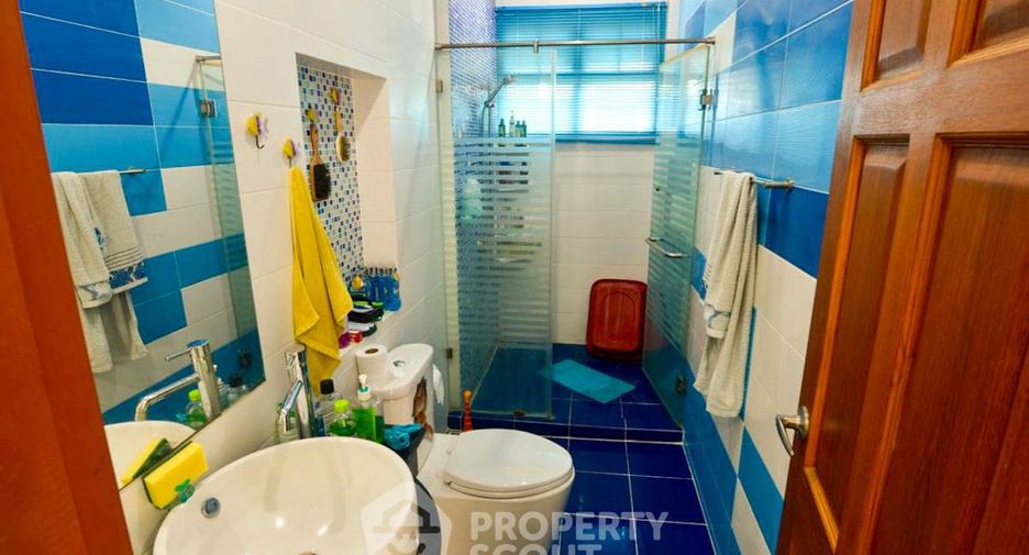 À vendre 4 chambres maison à Huay Yai, Pattaya