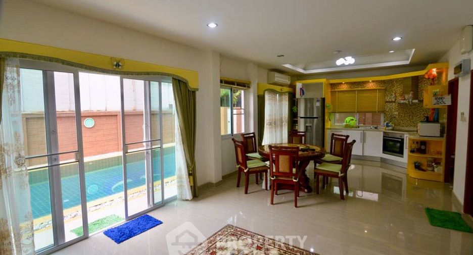 For sale 4 bedrooms house in Huay Yai, Pattaya