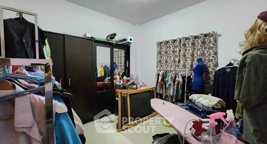 Продажа 3 спальни дом в Si Racha, Чонбури