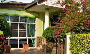 À vendre 6 chambres maison à Huay Yai, Pattaya