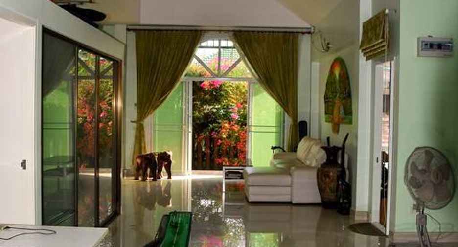 For sale 6 bedrooms house in Huay Yai, Pattaya