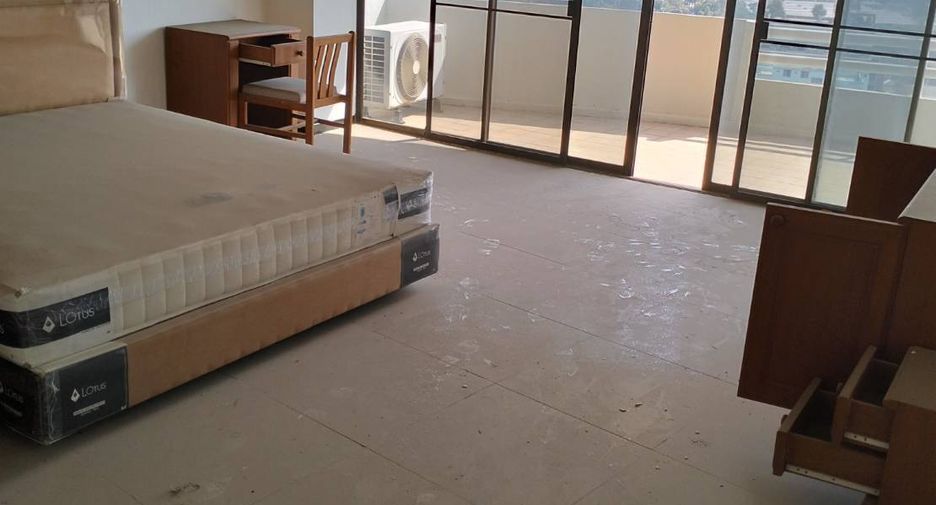 For rent そして for sale 3 ベッドルーム condo in Si Racha, Chonburi