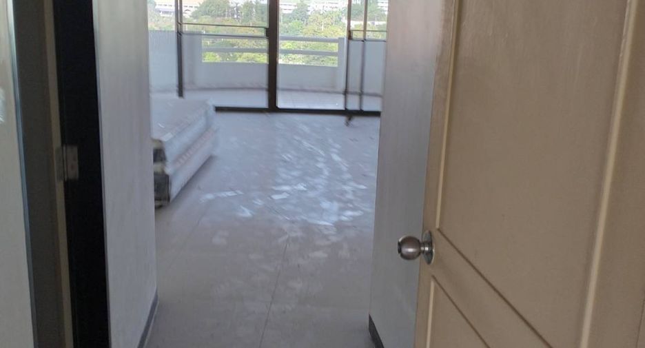 For rent そして for sale 3 ベッドルーム condo in Si Racha, Chonburi