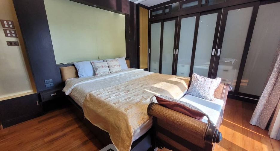 For sale 4 bedrooms house in Huay Yai, Pattaya