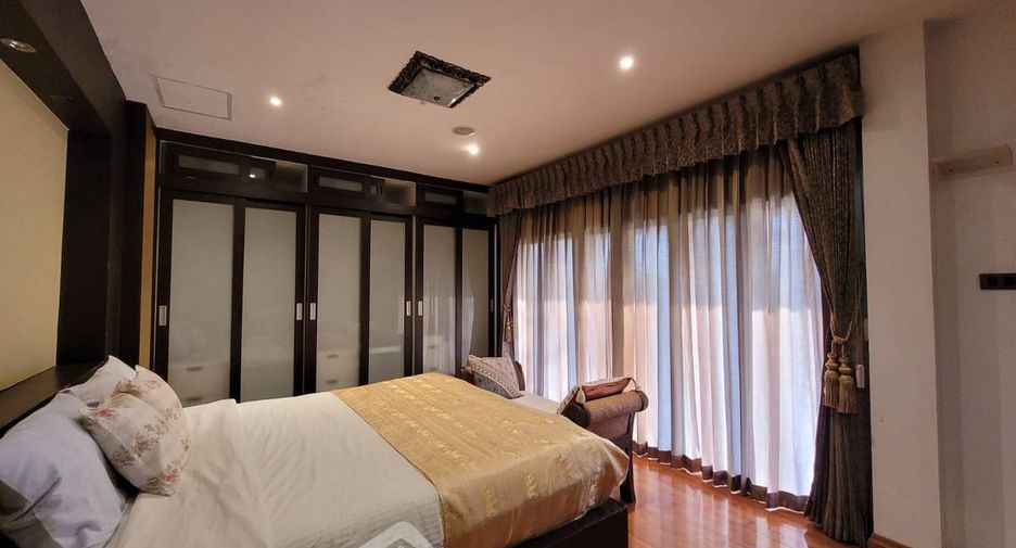 For sale 4 bedrooms house in Huay Yai, Pattaya