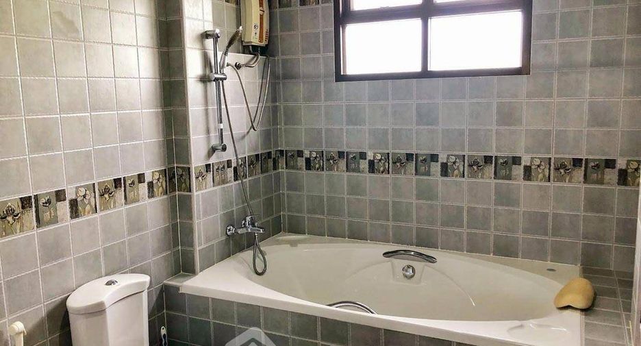 Haus zum Kauf mit 4 Zimmer in Huay Yai, Pattaya