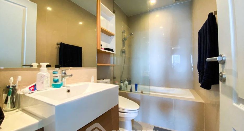 For sale 1 bed condo in Khlong Toei, Bangkok