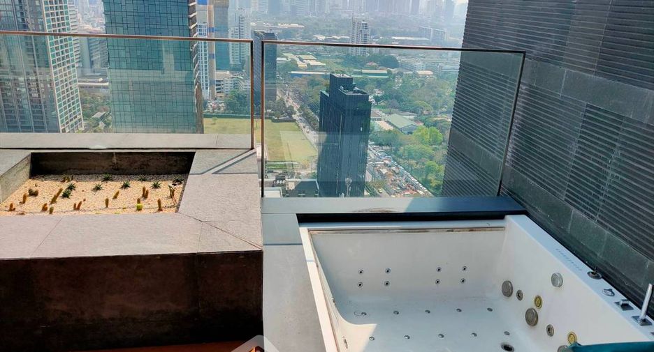 For sale 2 bedrooms condo in Pathum Wan, Bangkok