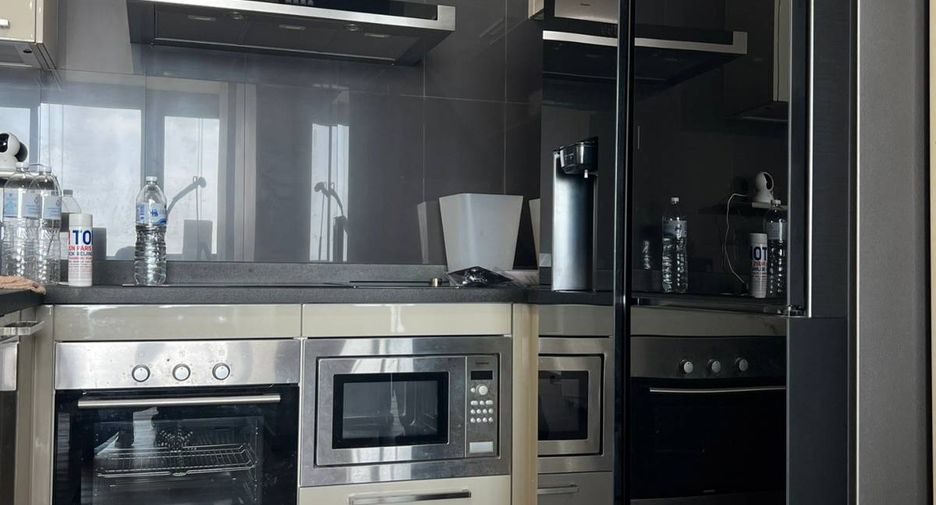 For sale 3 bedrooms condo in Watthana, Bangkok