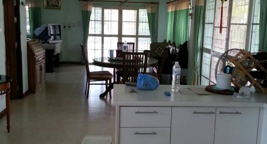 À vendre 3 chambres maison à Si Racha, Chonburi