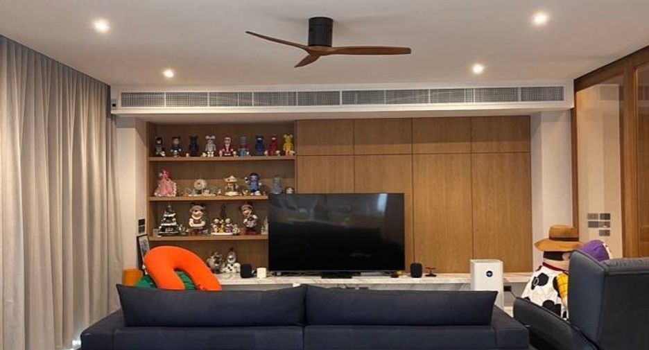 For sale 4 bedrooms house in Taling Chan, Bangkok