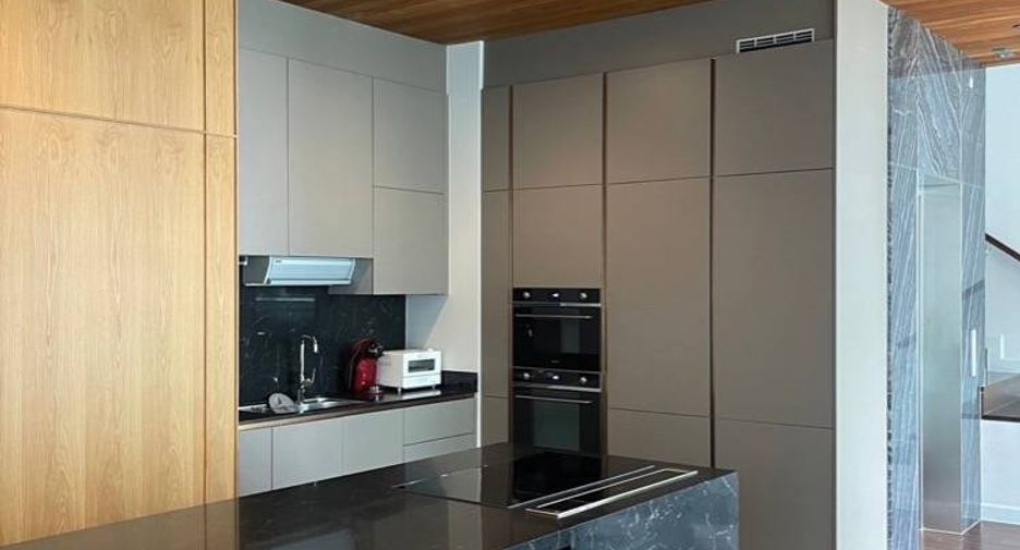 For sale 4 bedrooms house in Taling Chan, Bangkok