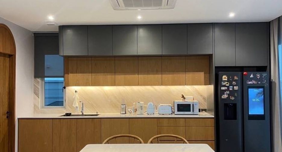 For sale 4 bedrooms house in Taling Chan, Bangkok