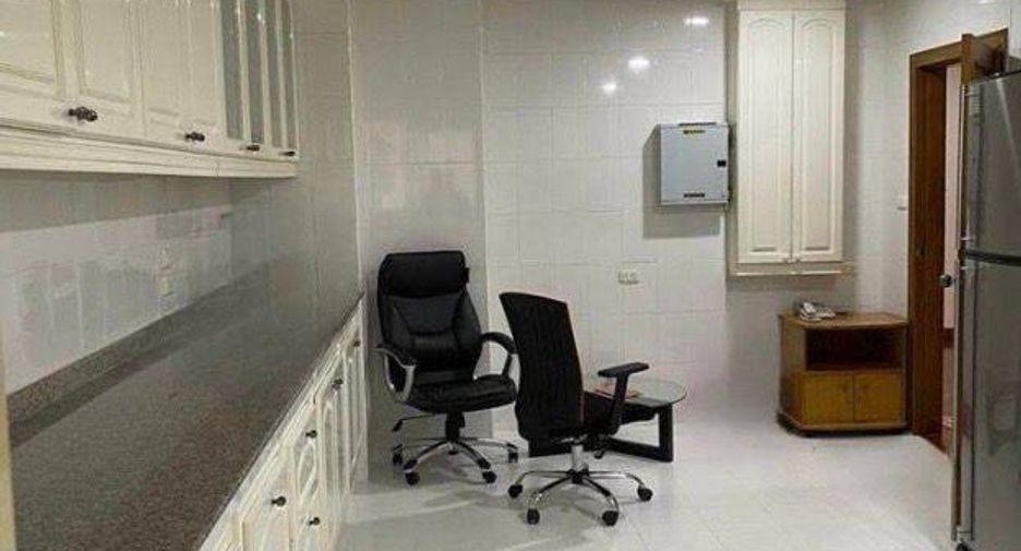 For sale 4 bedrooms condo in Watthana, Bangkok