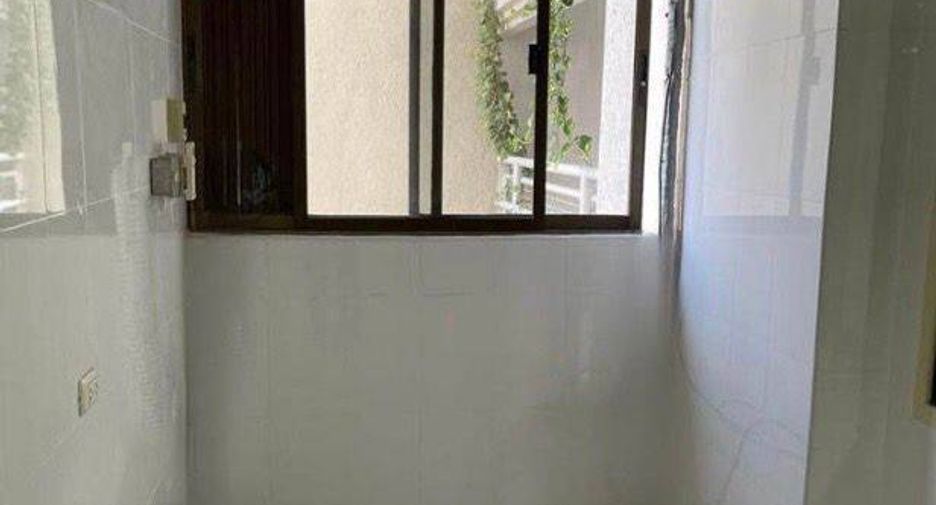 For sale 4 bedrooms condo in Watthana, Bangkok
