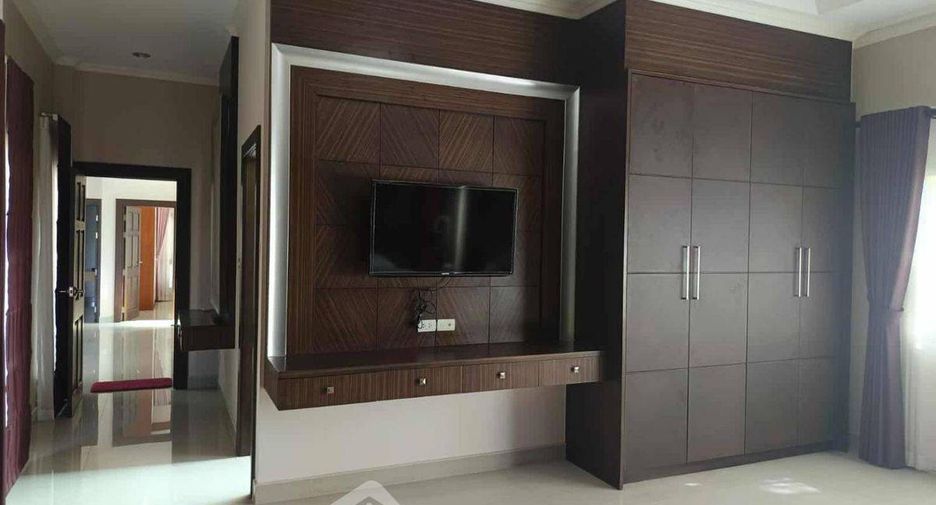 For sale 4 ベッドルーム house in Huay Yai, Pattaya