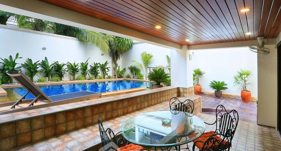 For sale 5 bedrooms villa in Bang Lamung, Chonburi